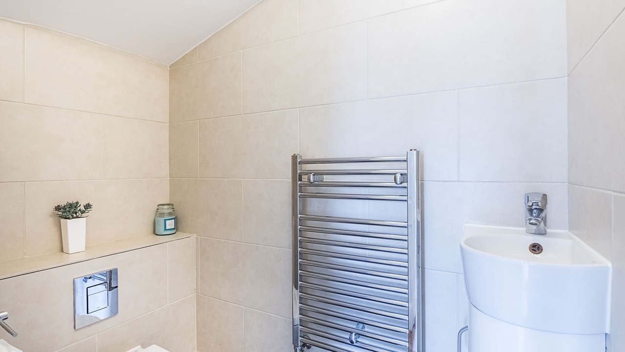 Photo of Bathroom in Island Gardens