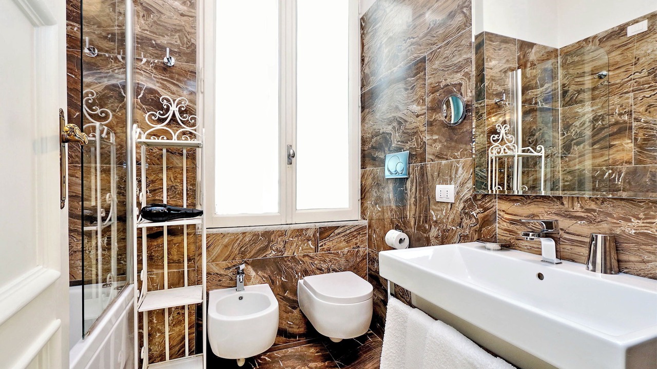 Photo of Bathroom in Esquilino