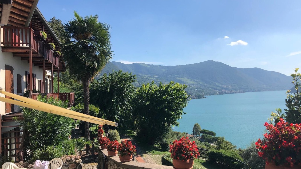 Photo of Patio Balcony in Sale Marasino