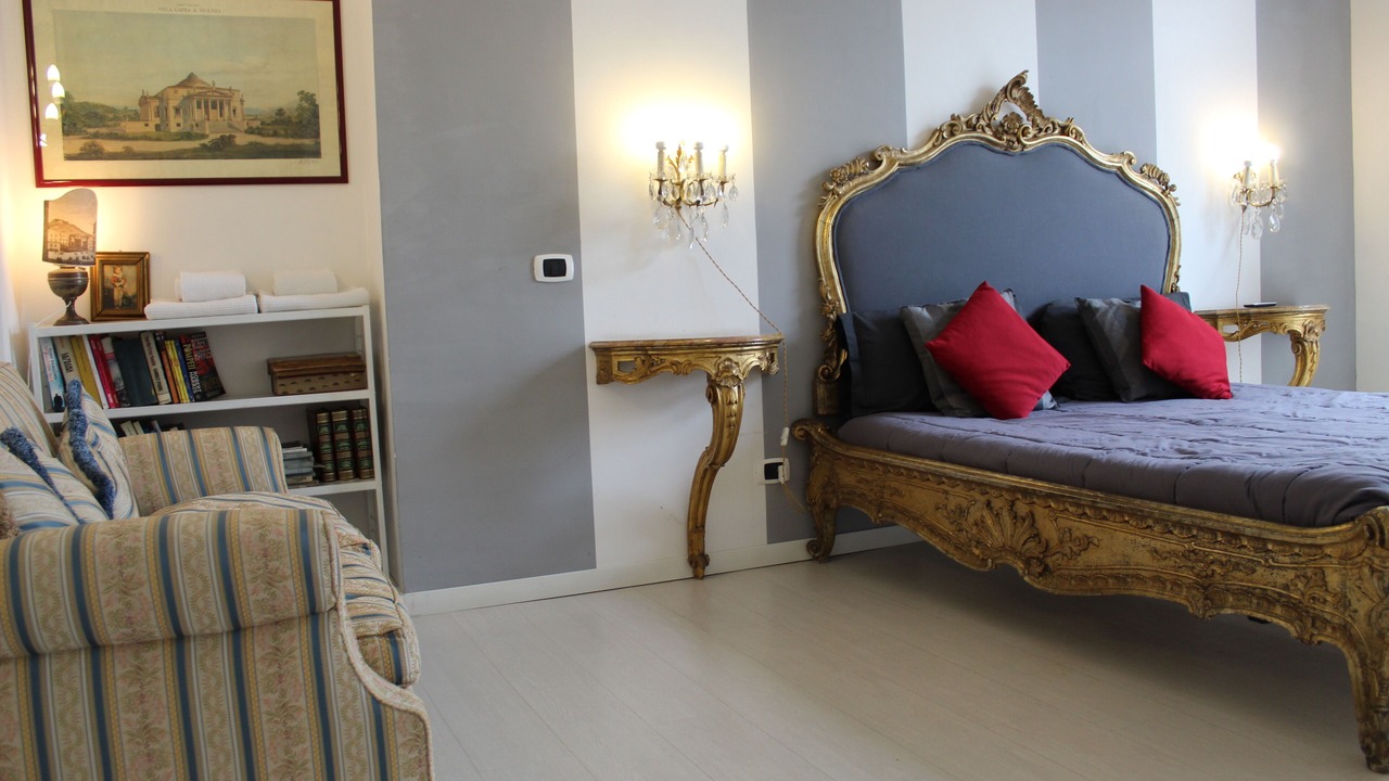 Photo of Bedroom in Naples City Centre