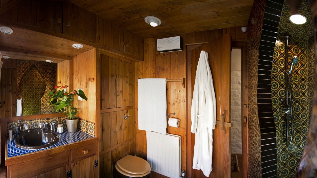 Photo of Bathroom in Sibford Gower