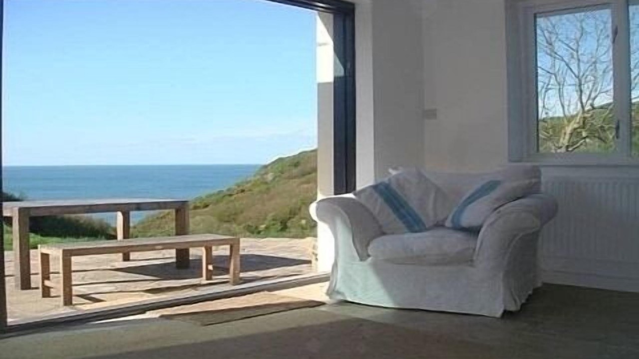 Photo of Livingroom in Crynant