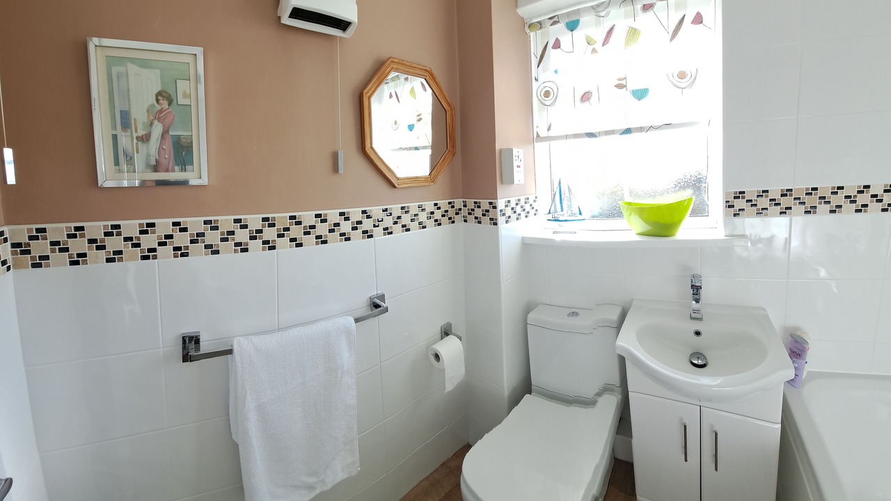 Photo of Bathroom in Crantock