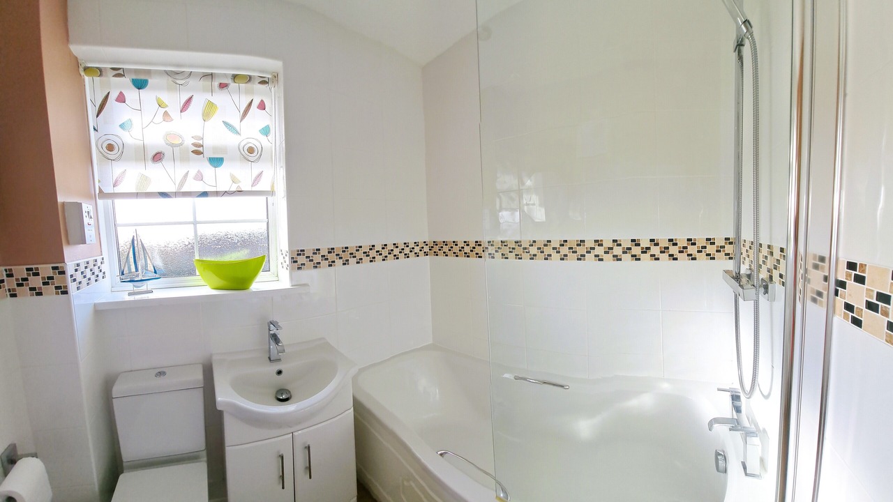 Photo of Bathroom in Crantock