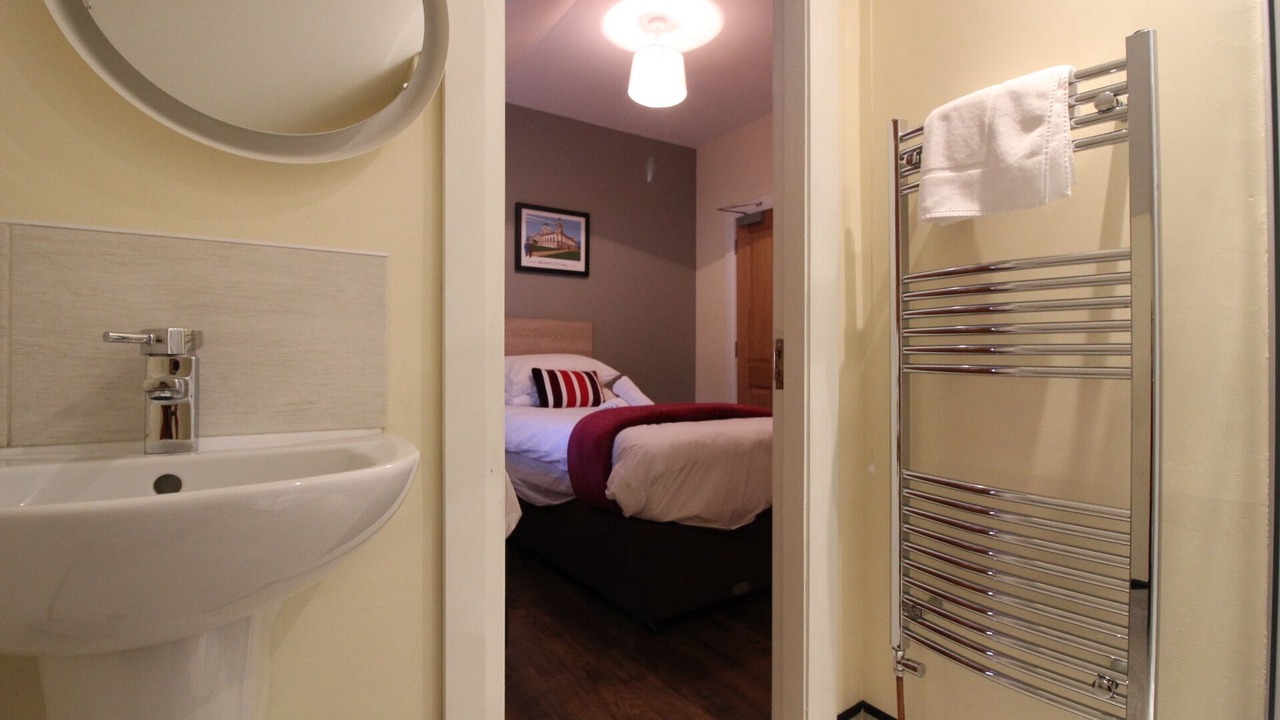 Photo of Bedroom in Queens Quarter