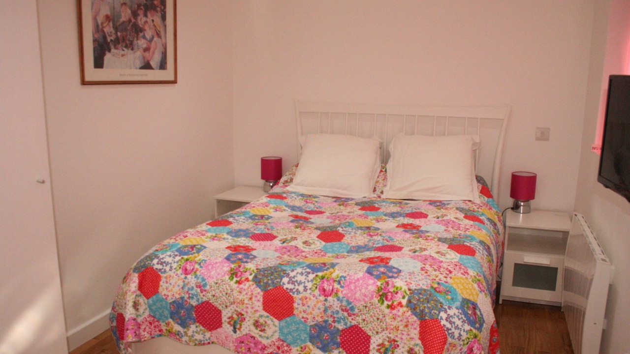 Photo of Bedroom in Swiss Cottage