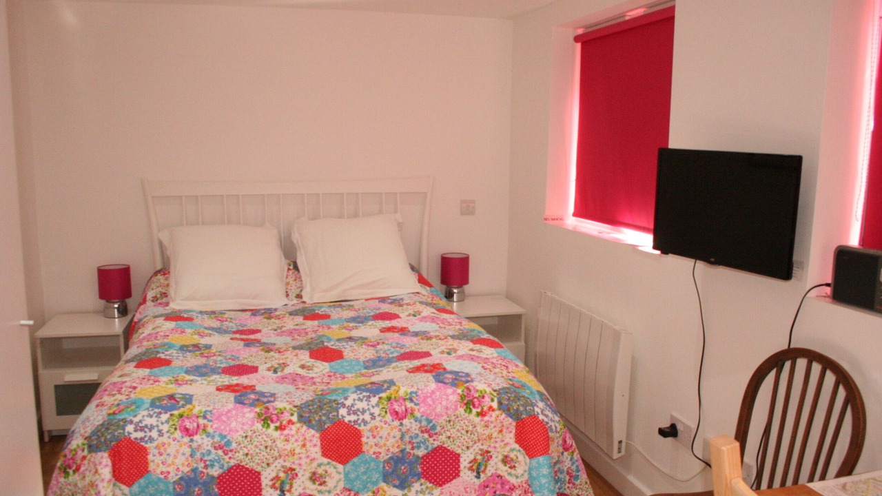 Photo of Bedroom in Swiss Cottage