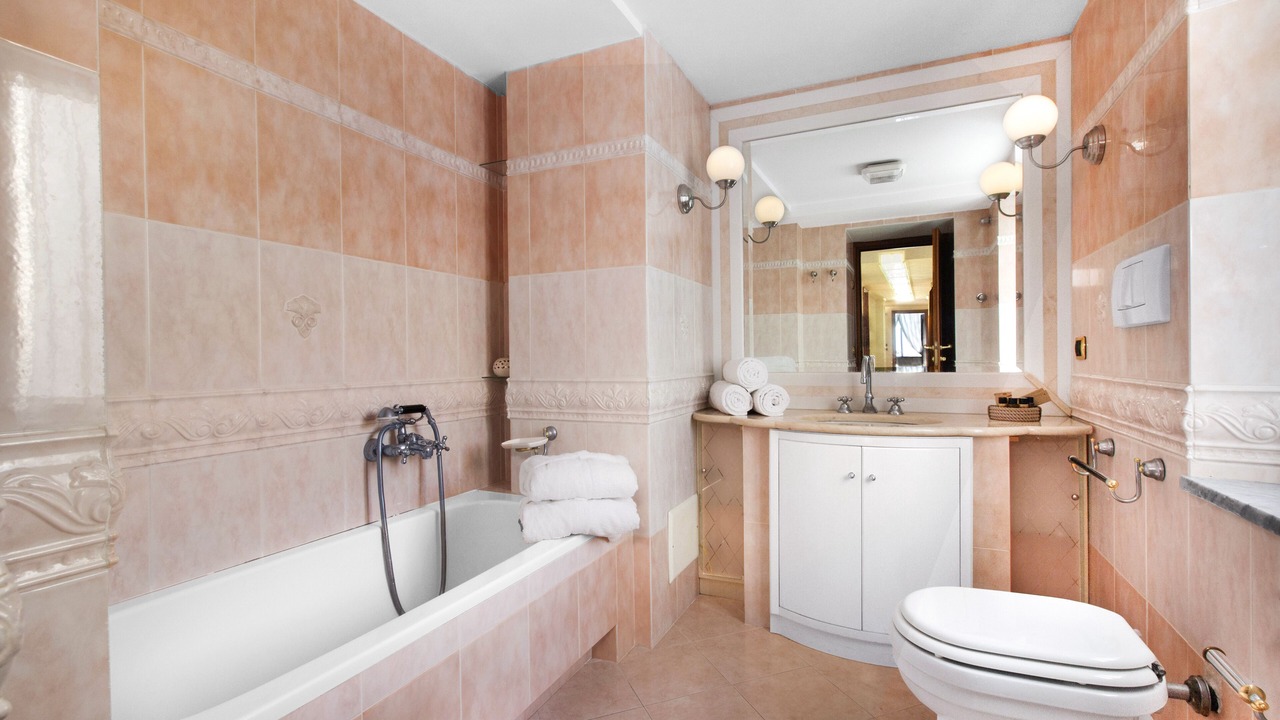 Photo of Bathroom in Sorrento City Centre