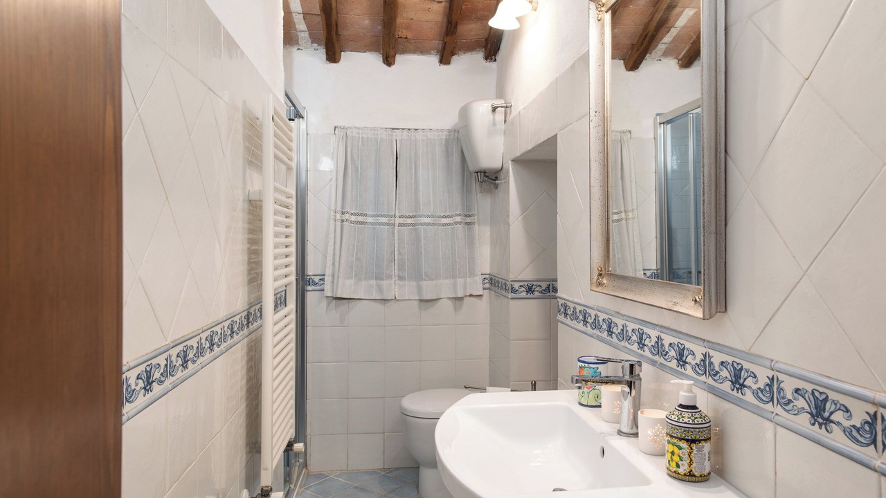 Photo of Bathroom in Simignano