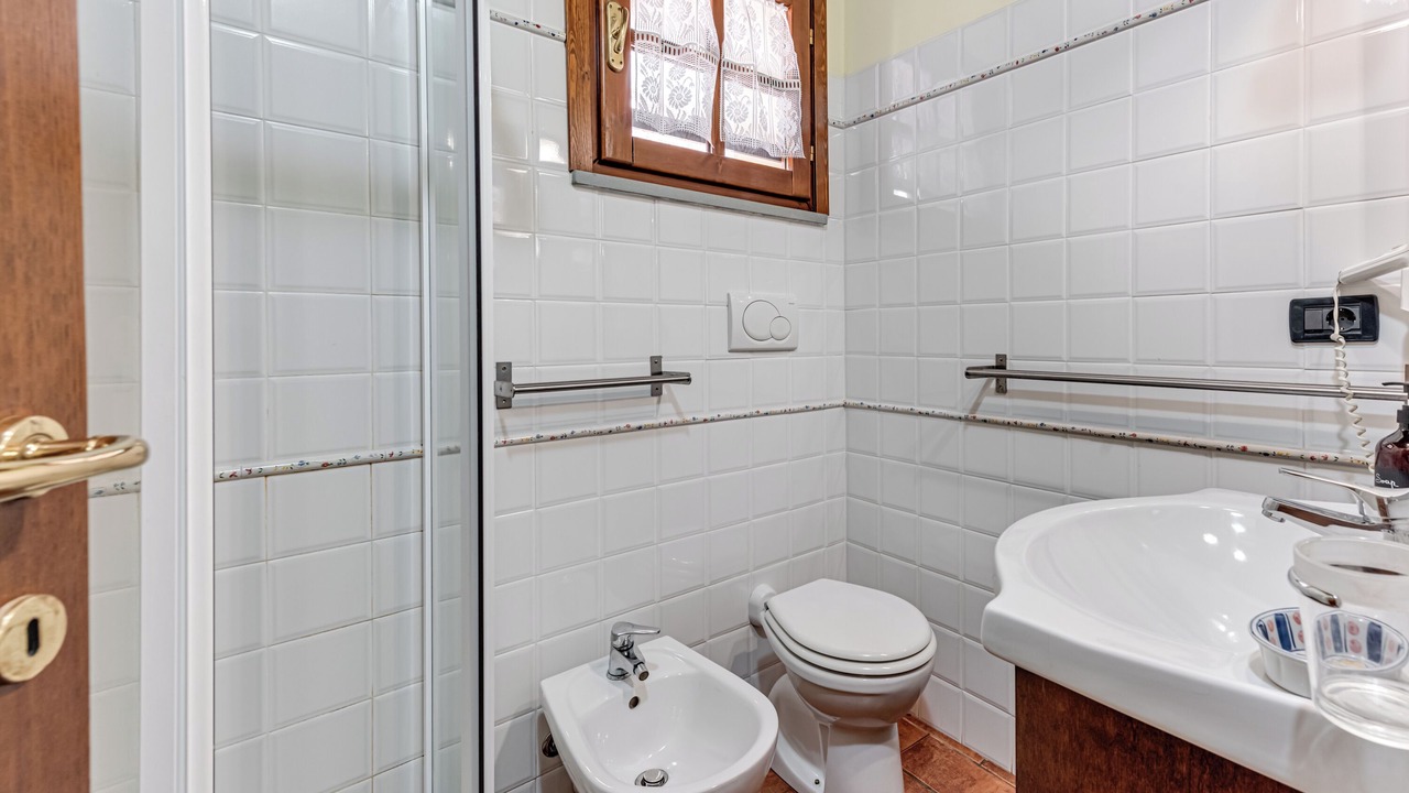 Photo of Bathroom in Calci