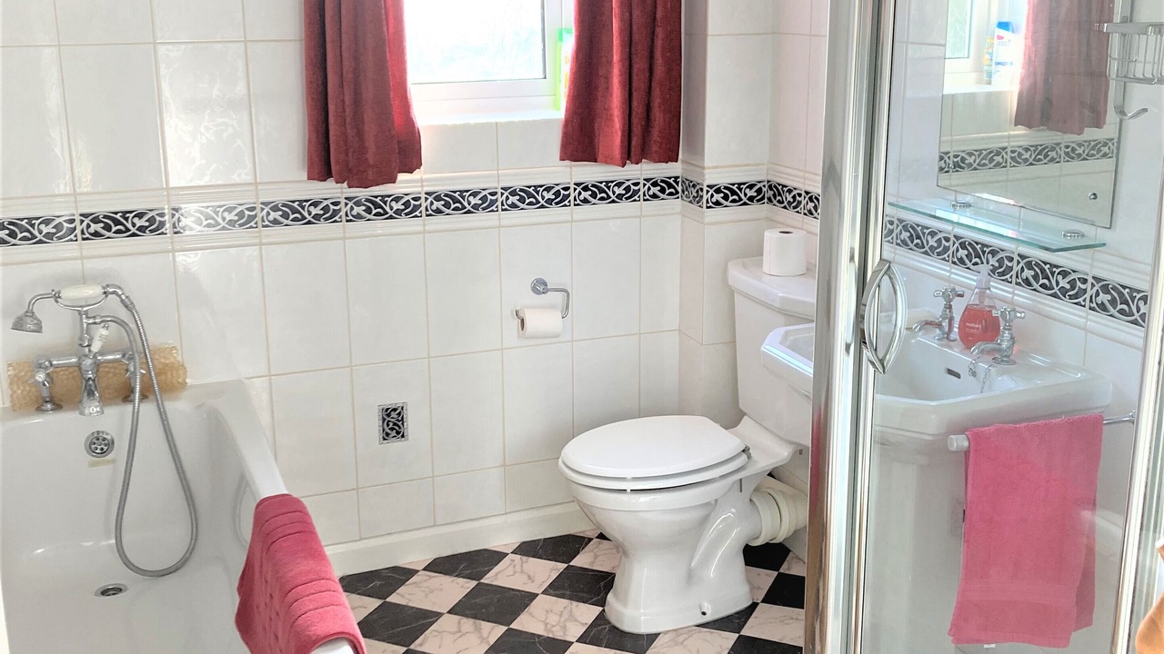Photo of Bathroom in Crantock