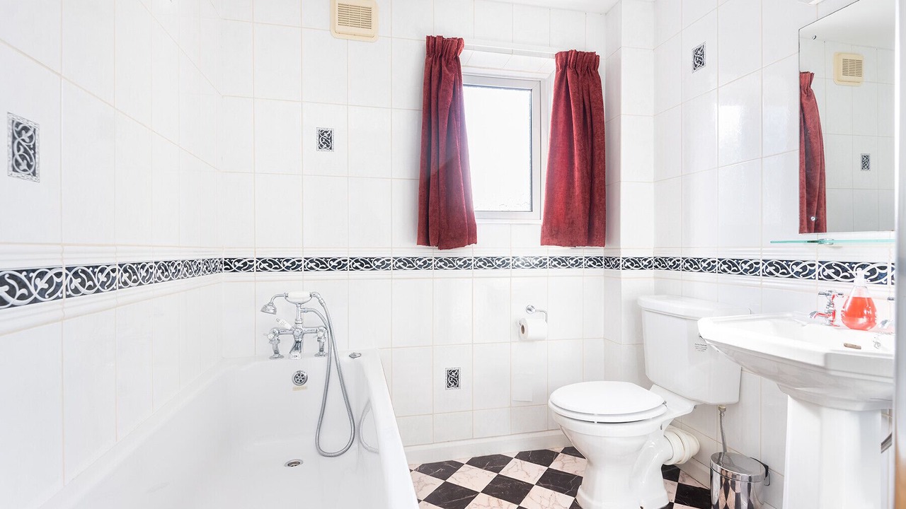 Photo of Bathroom in Crantock
