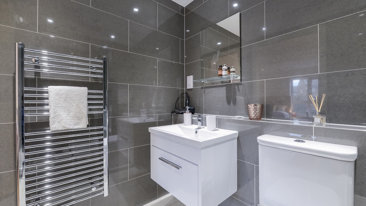 Photo of Bathroom in Island Gardens