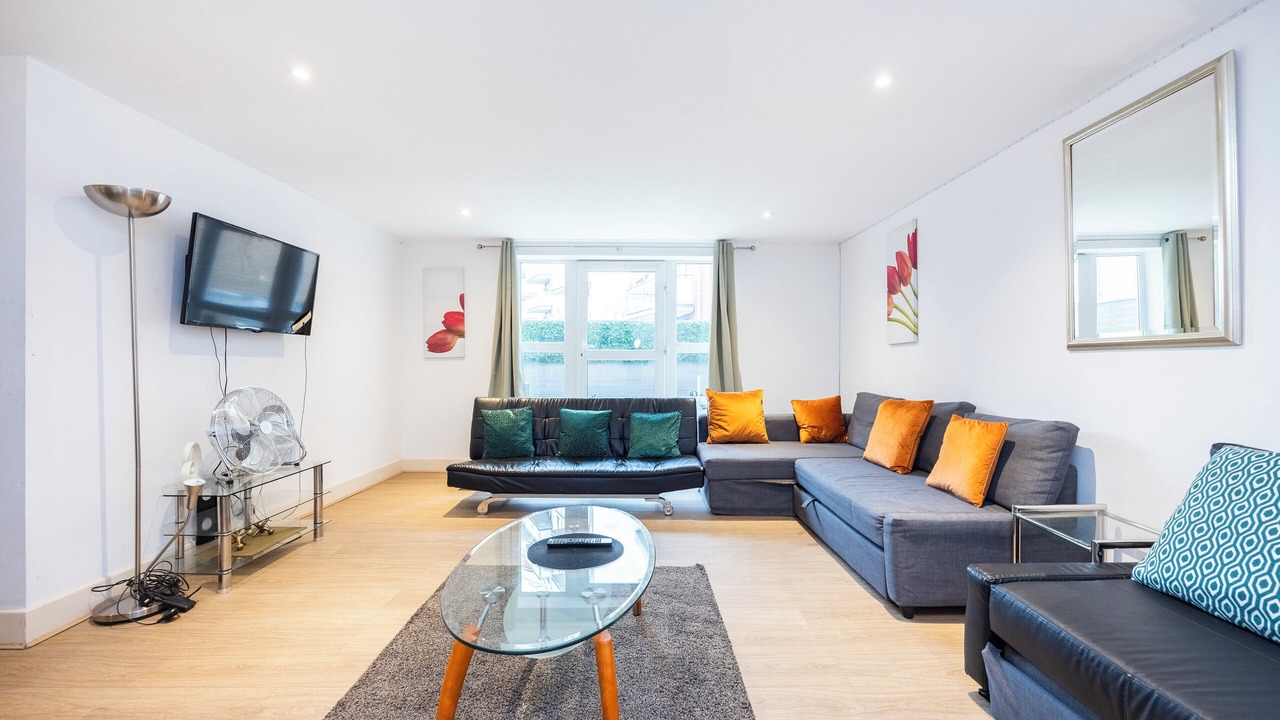 Photo of Livingroom in Island Gardens
