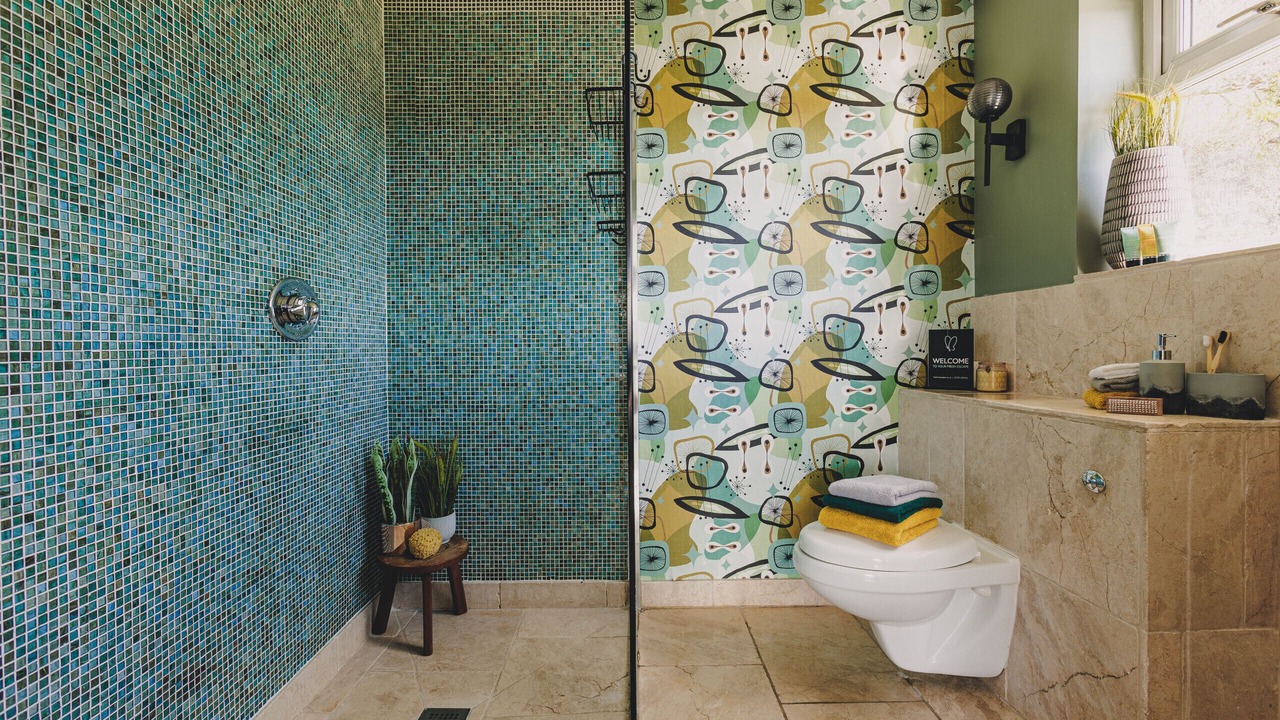 Photo of Bathroom in Teignmouth