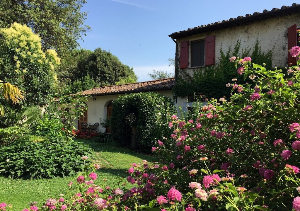 Photo of Buildings in Querceta