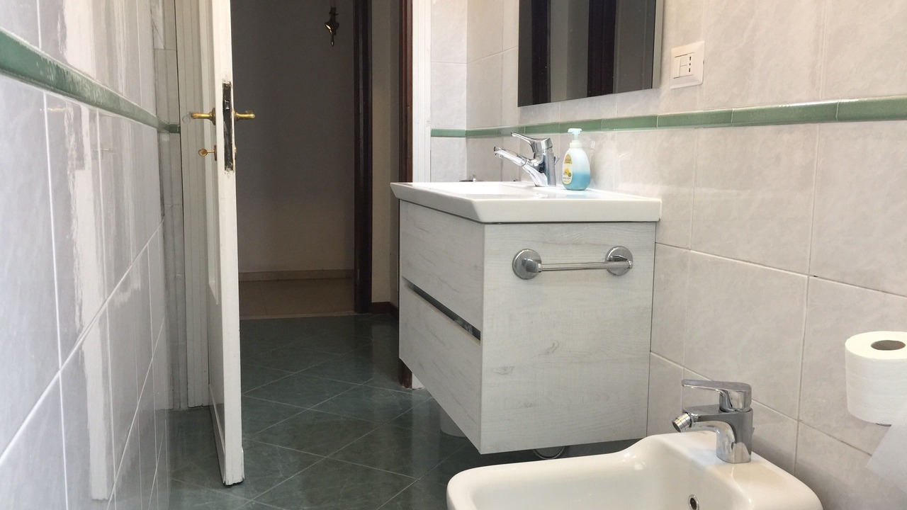 Photo of Bathroom in Magenta