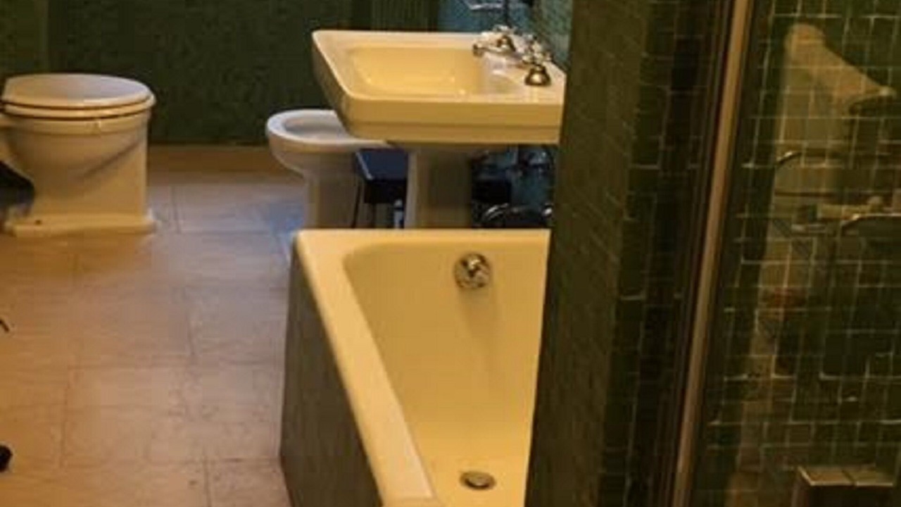 Photo of Bathroom in Magenta