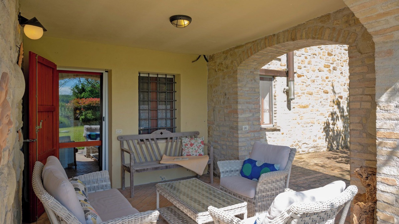 Photo of Patio Balcony in Rupoli