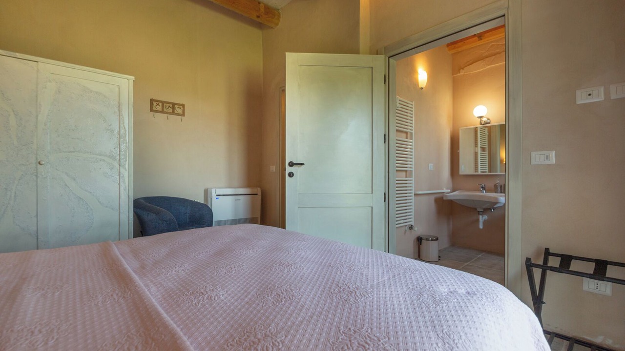 Photo of Bedroom in Castilenti