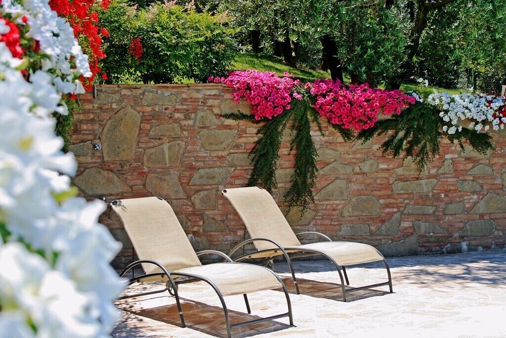 Photo of Patio Balcony in San Gimignano City Centre