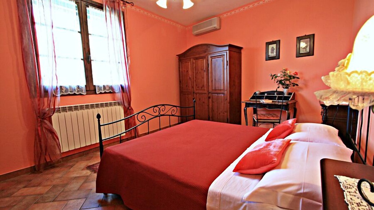 Photo of Bedroom in San Gimignano City Centre