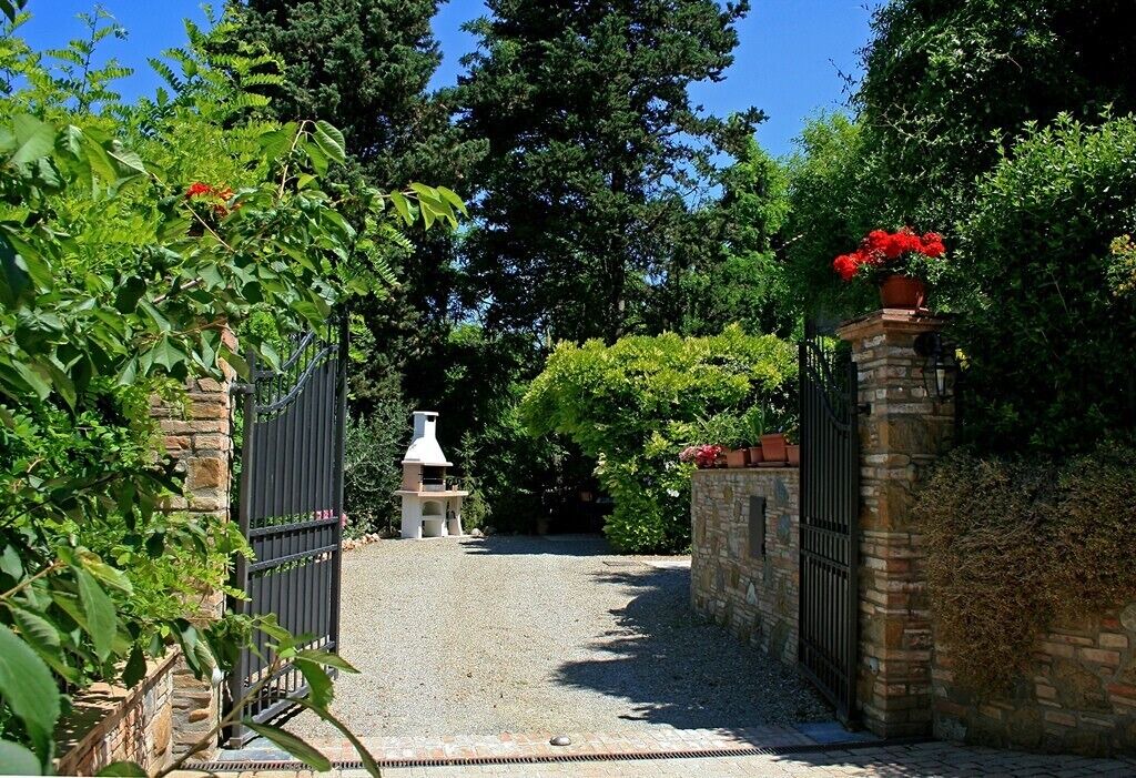 Photo of Patio Balcony in San Gimignano City Centre