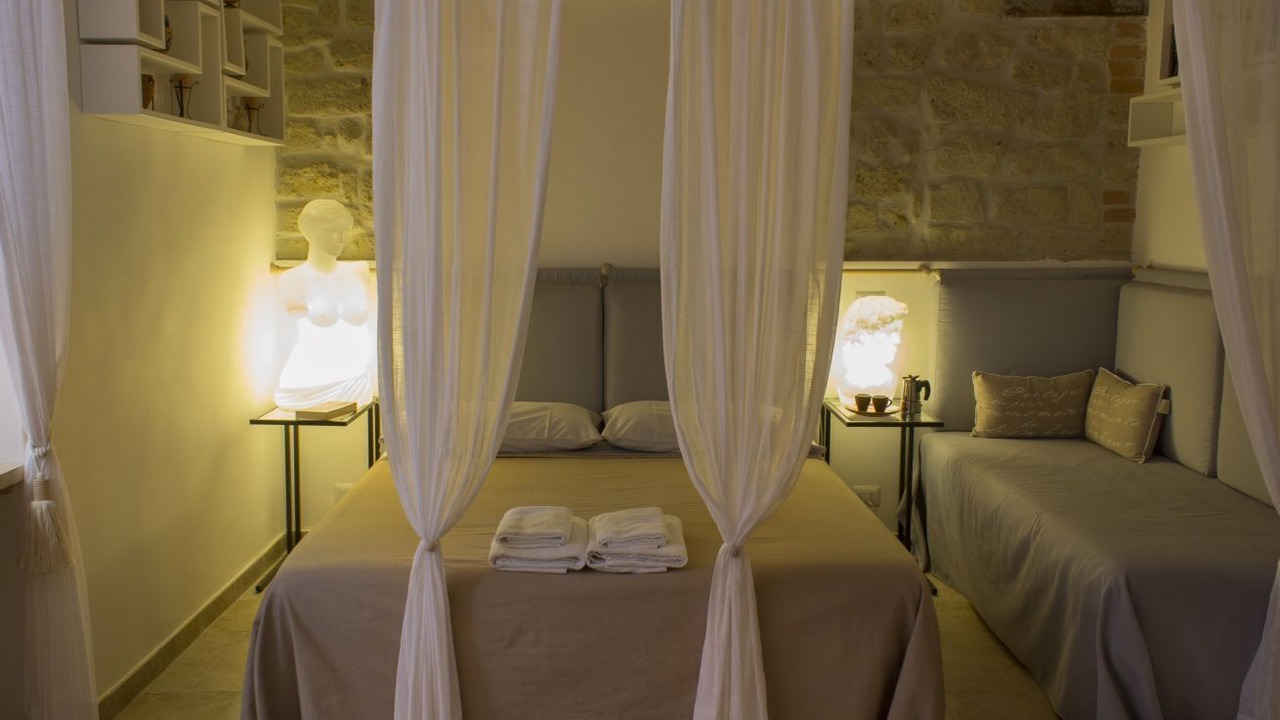 Photo of Bedroom in Naples City Centre