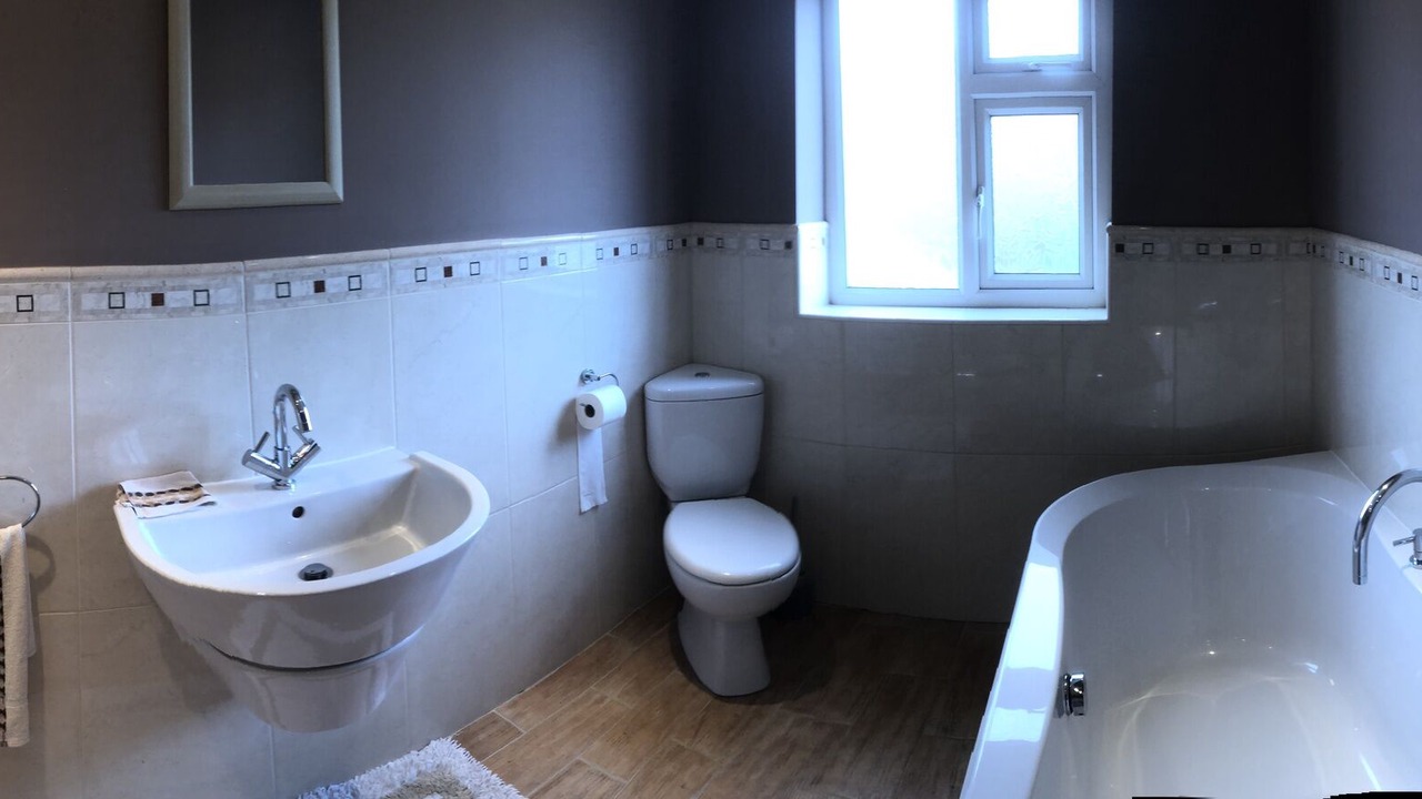 Photo of Bathroom in Crynant
