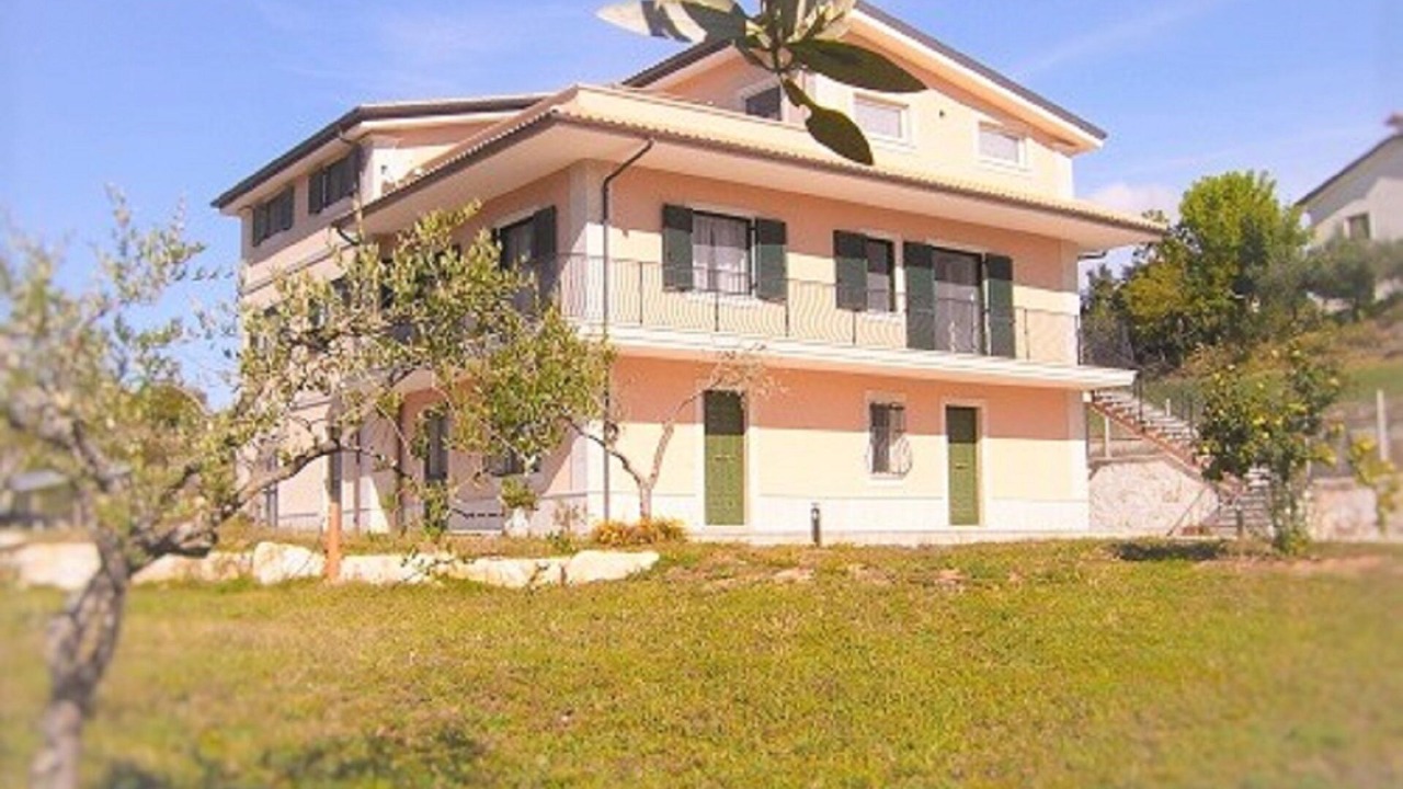 Photo of Outdoor in Atina