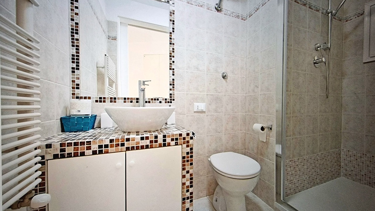 Photo of Bathroom in Esquilino