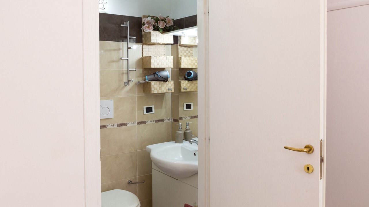 Photo of Bathroom in Esquilino