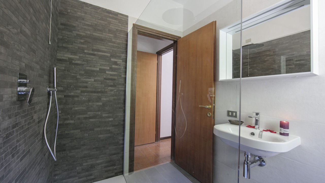 Photo of Bathroom in Menaggio