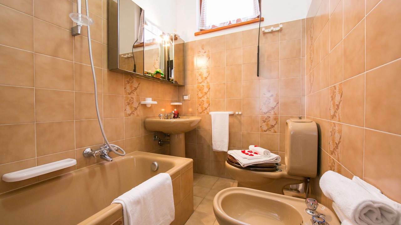 Photo of Bathroom in Colonno