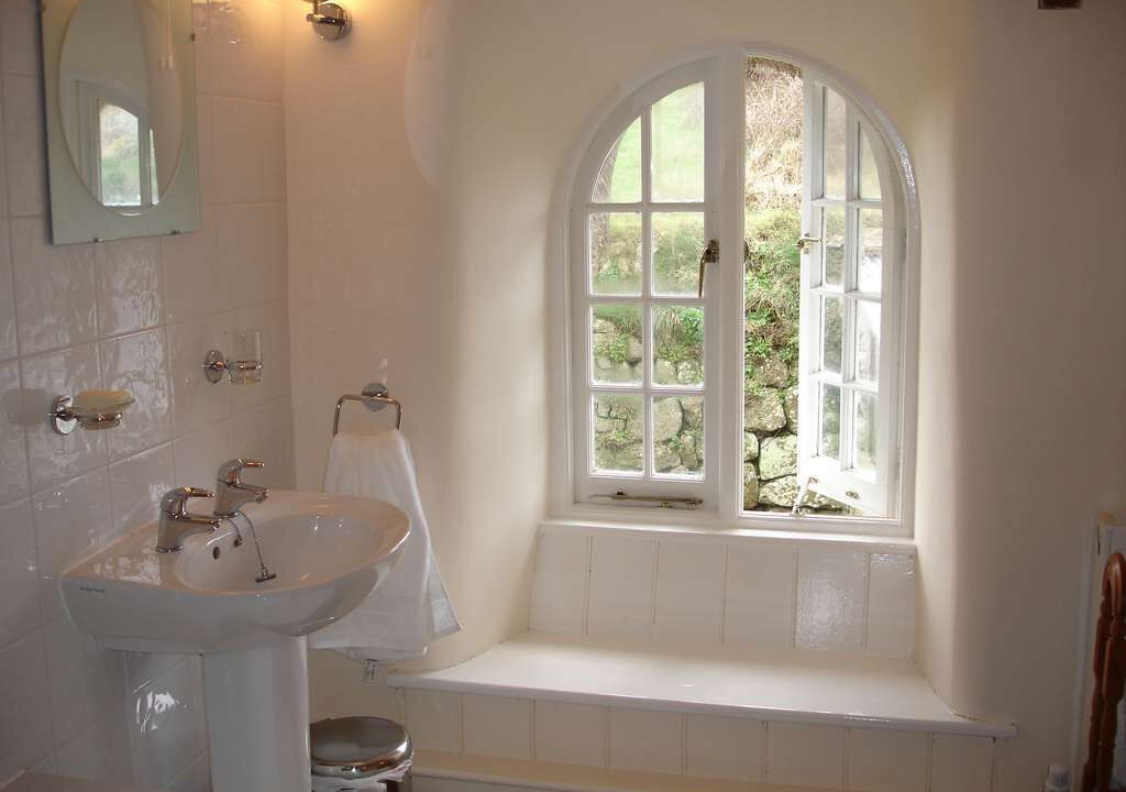 Photo of Bathroom in Sennen Cove