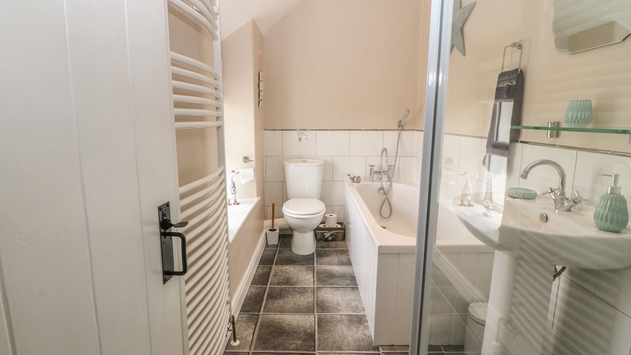 Photo of Bathroom in Llanfaethlu