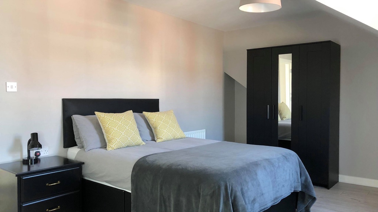 Photo of Bedroom in Queens Quarter