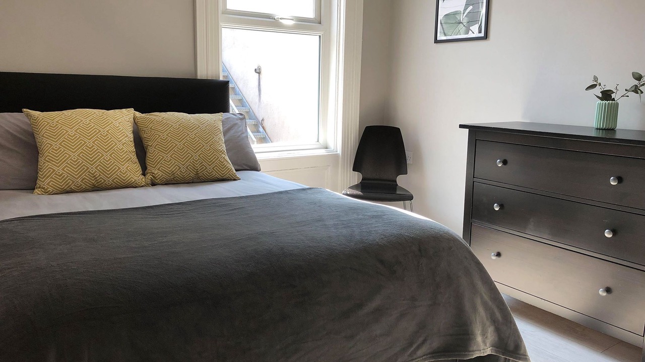 Photo of Bedroom in Queens Quarter