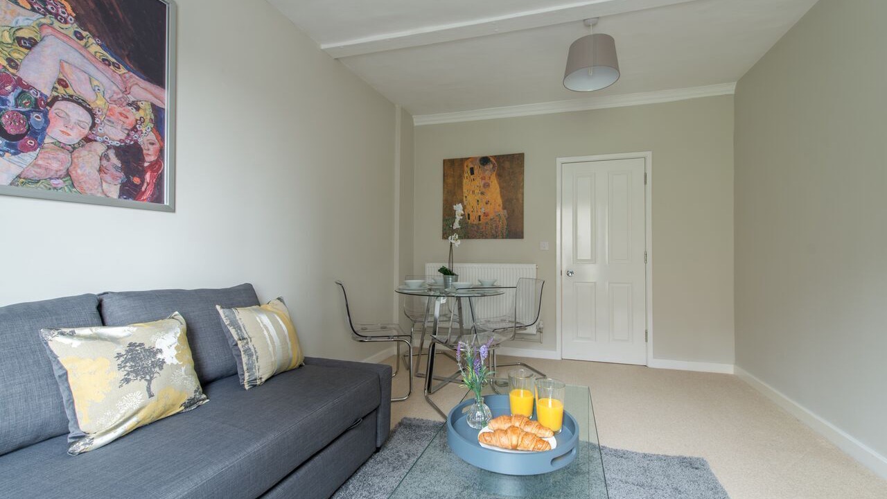 Photo of Livingroom in Windsor City Centre