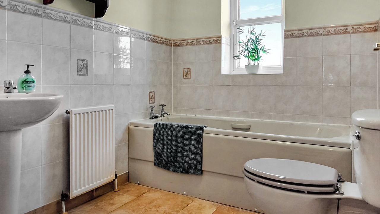 Photo of Bathroom in Potter Brompton