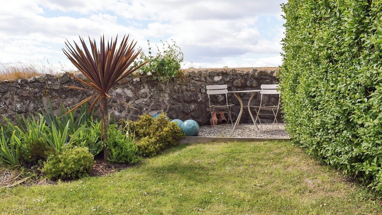 Photo of Outdoor in Lathones