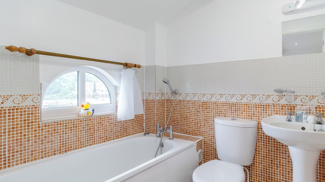 Photo of Bathroom in Hoveton