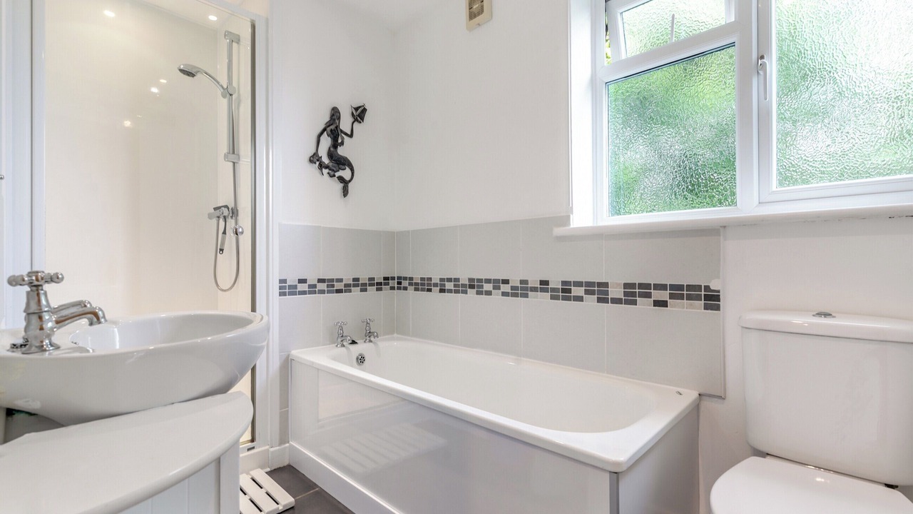 Photo of Bathroom in Widemouth Bay