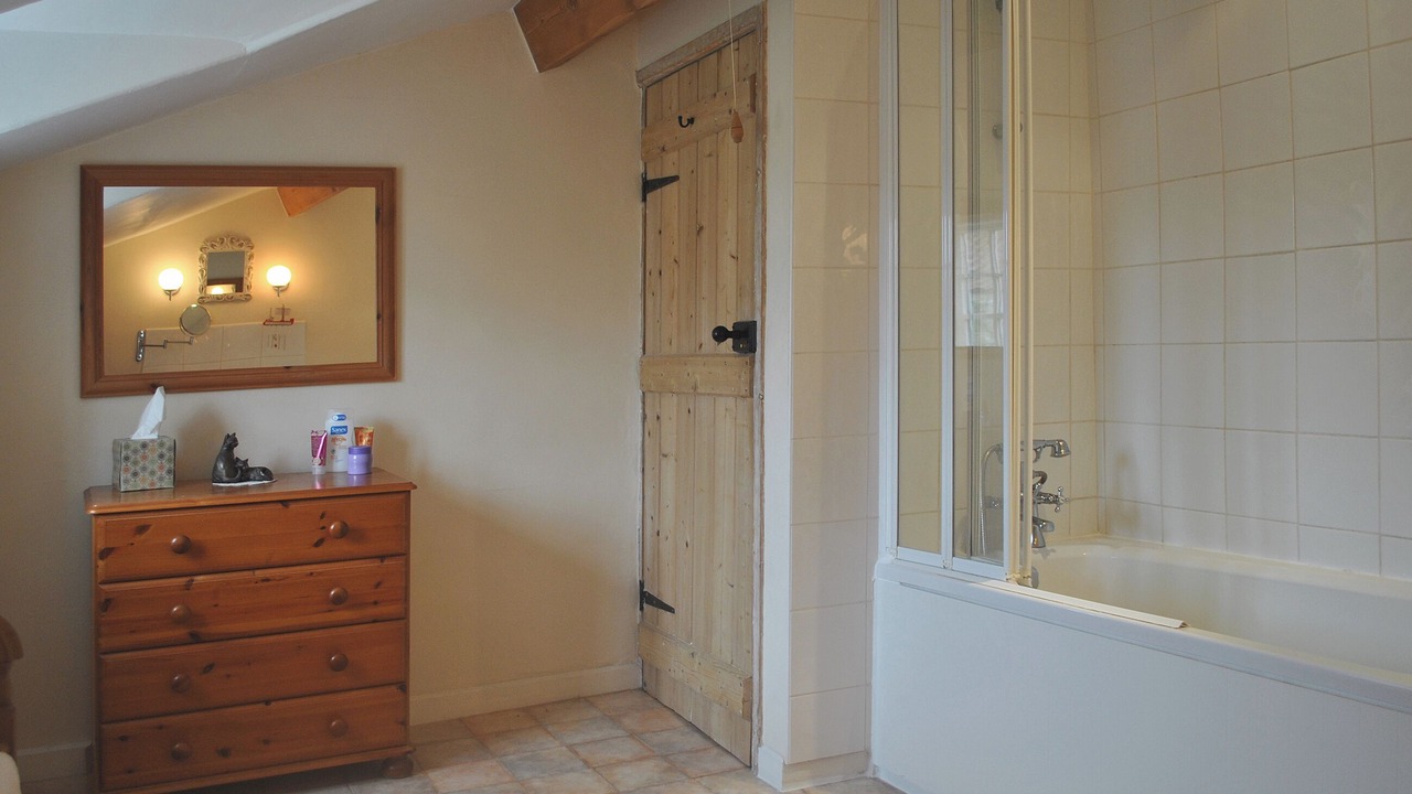 Photo of Bathroom in Potter Brompton