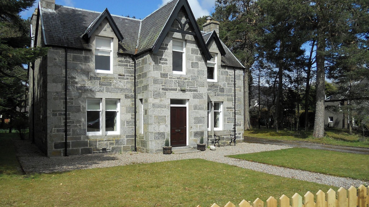 Photo of Others in Newtonmore