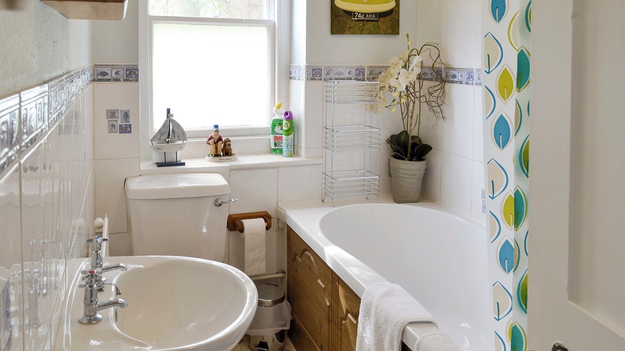 Photo of Bathroom in St Margaret's at Cliffe