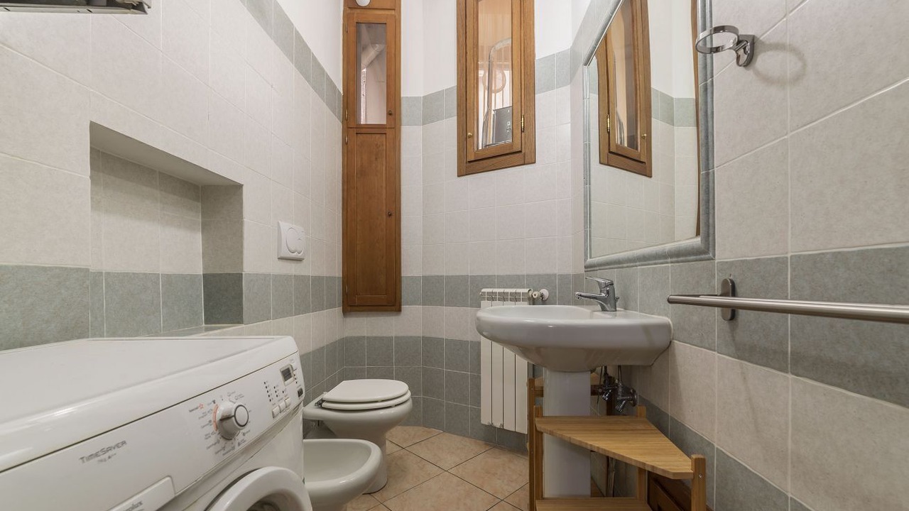 Photo of Bathroom in Esquilino