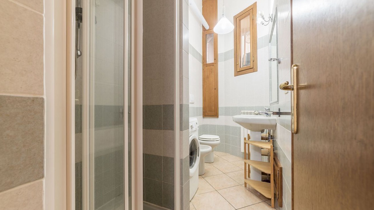 Photo of Bathroom in Esquilino