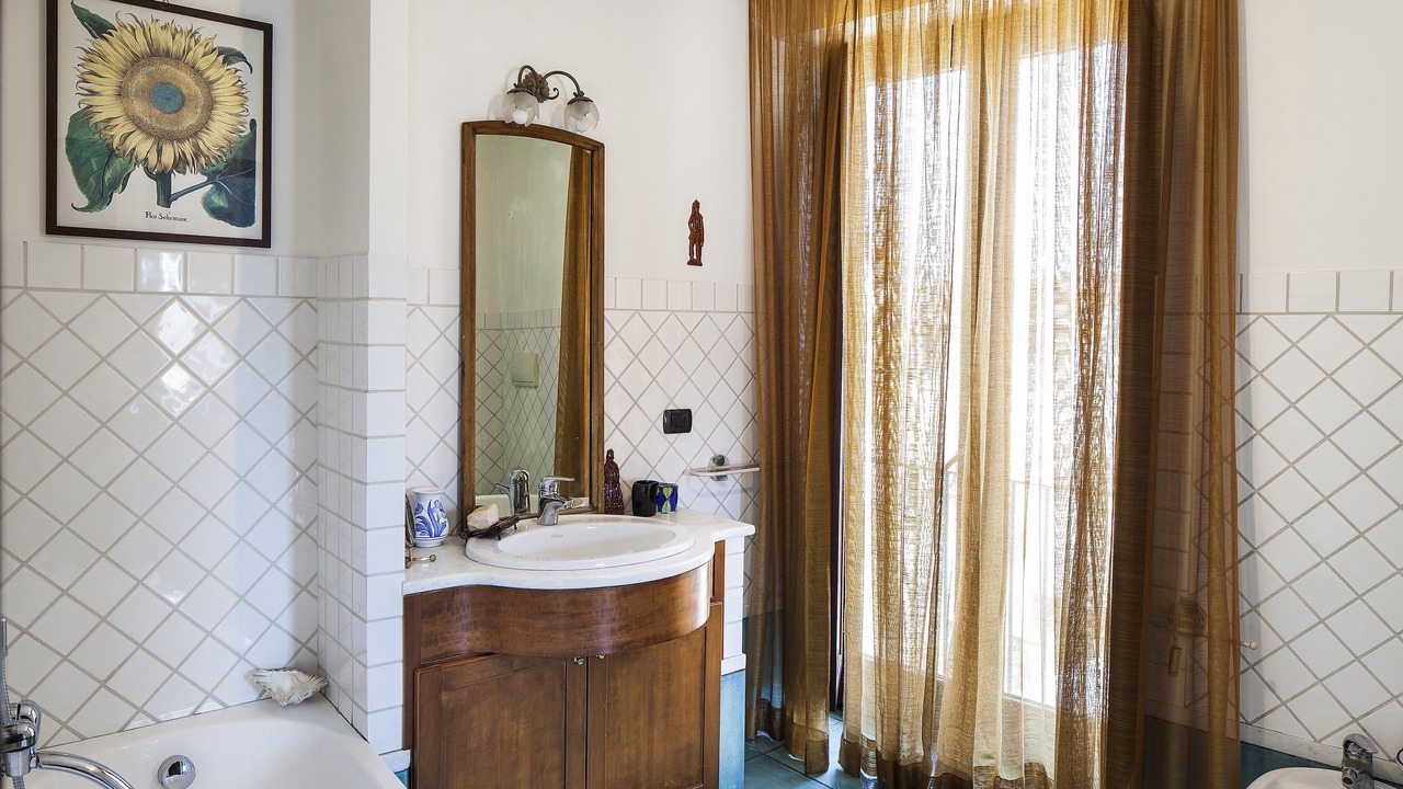 Photo of Bathroom in Naples City Centre