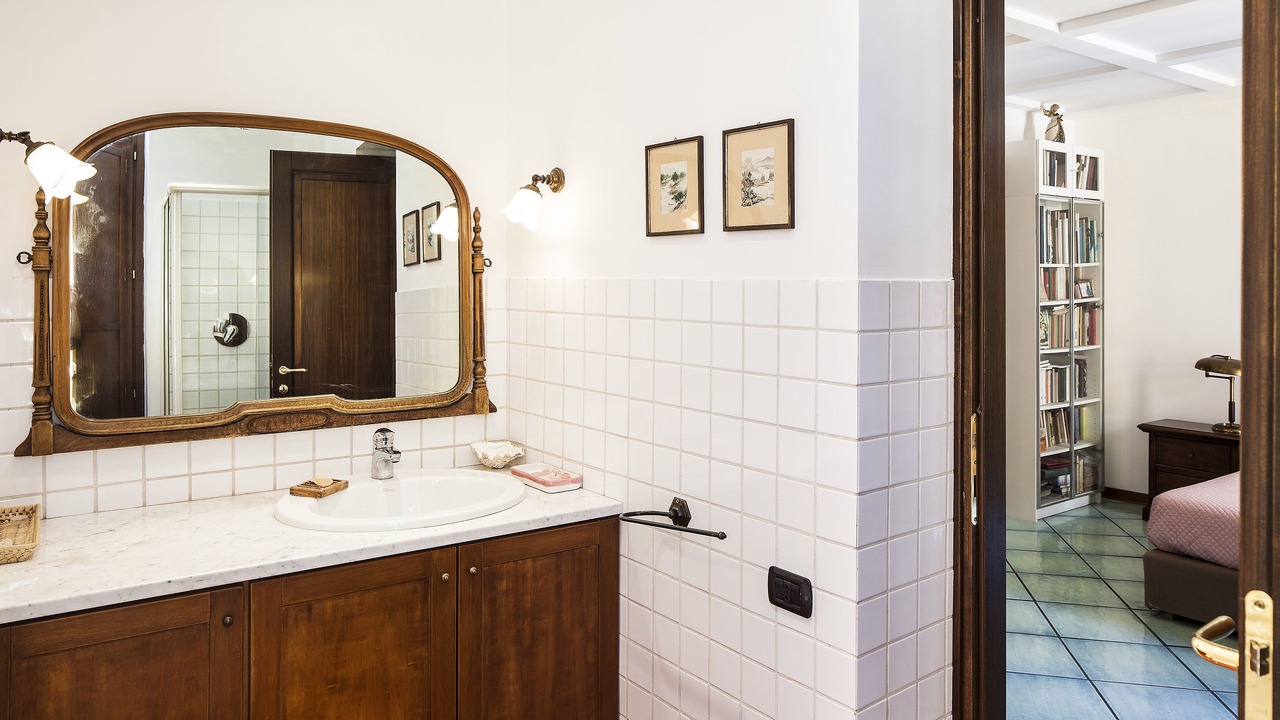 Photo of Bathroom in Naples City Centre